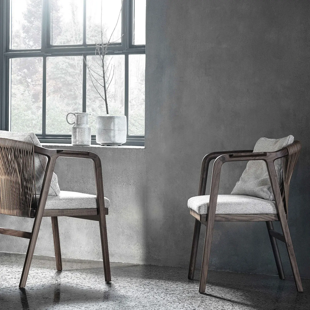 Chaise Crono de Flexform, design moderne, disponible chez Maison Pruilh à Bordeaux.