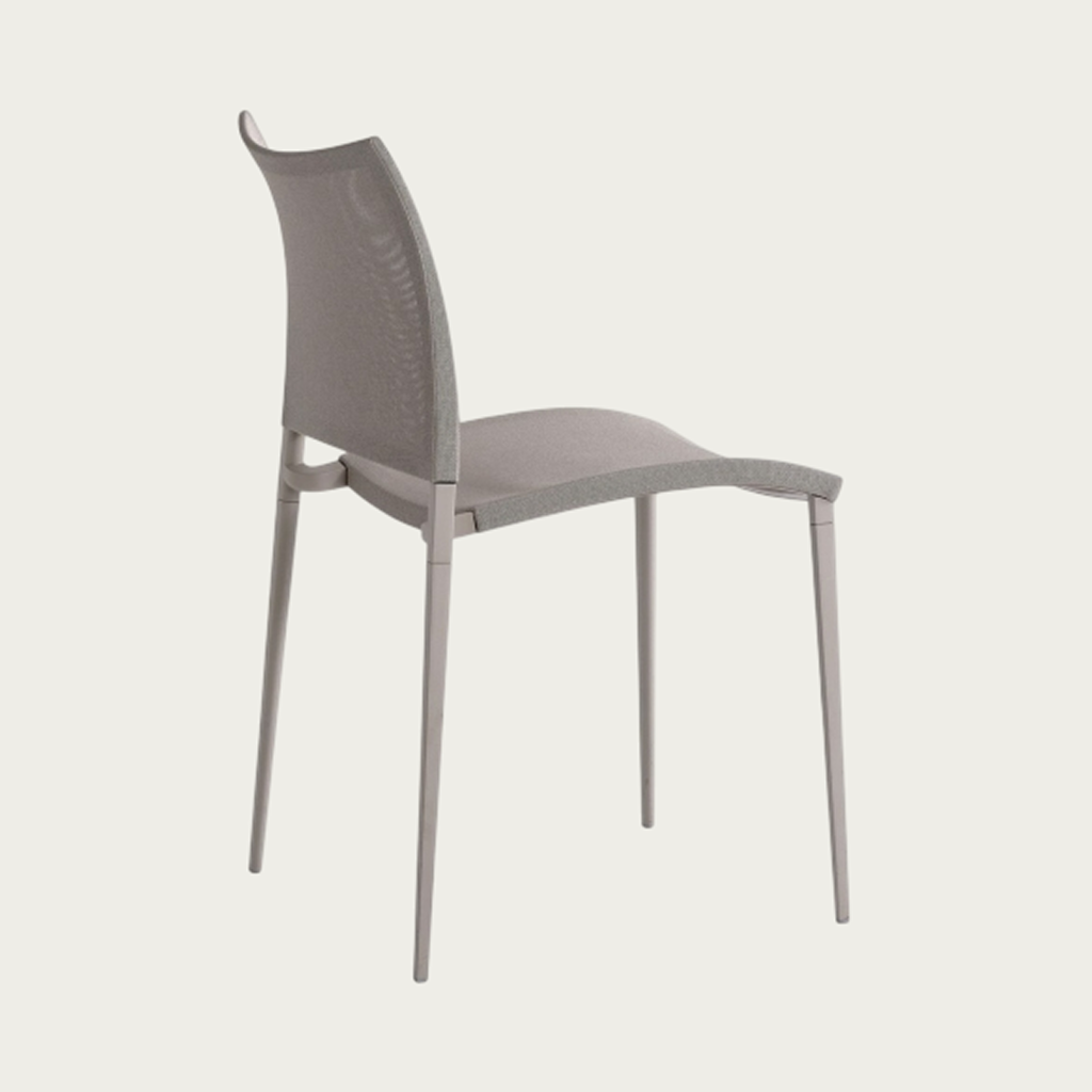 Chaise Sand Air Desalto en aluminium et maille – Maison Pruilh Bordeaux